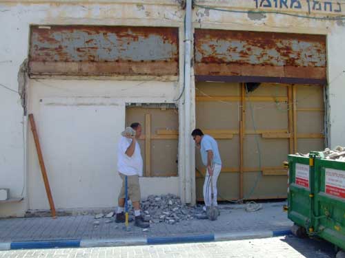 שבירת החלון, הבוקר