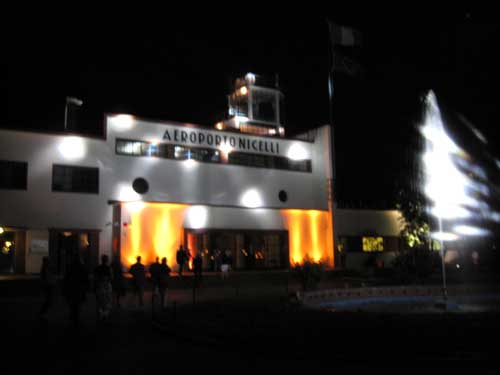 תמונות מהמסיבה הנורדית. למטה: סוג של אמנות ציבורית, אפשר לומר.